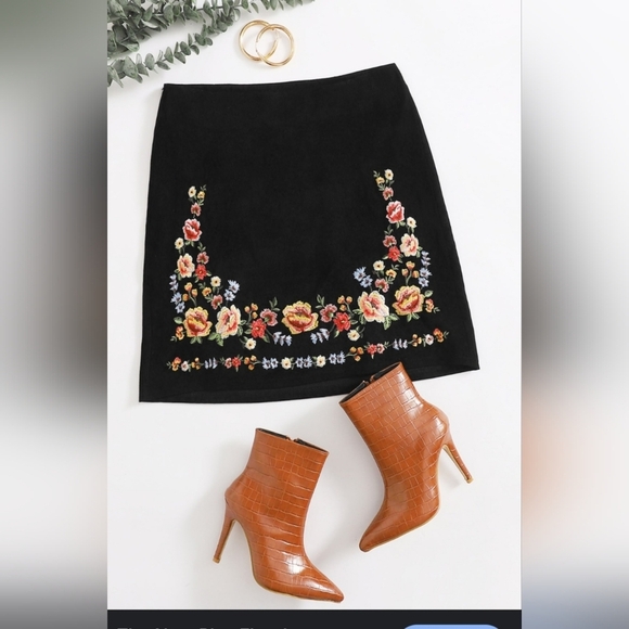 Forever 21 Black Mini Skirt with Floral Embroidery - Picture 2 of 10